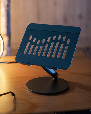 Laptop Desk Stand: How to Set Up a Cleaner Desk